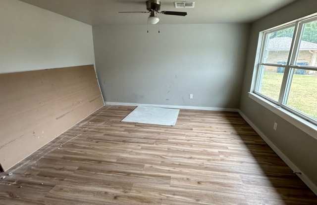 Completely remodeled and updated unit! - 8610 South Camay Avenue, Oklahoma City, OK 73159