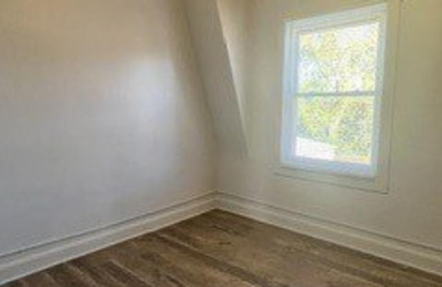4232 N MULLIGAN Avenue Gallery 4