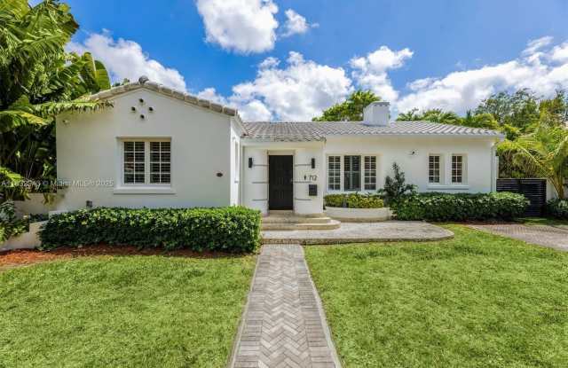 712 NE 72nd St photos photos