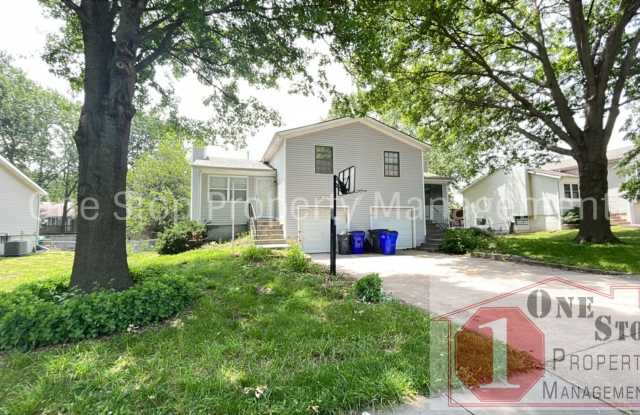 Beautiful 3 Bedroom 1 Bathroom Home in Olathe! photos photos
