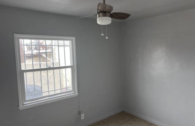 10817 1/2 S Figueroa St photos photos