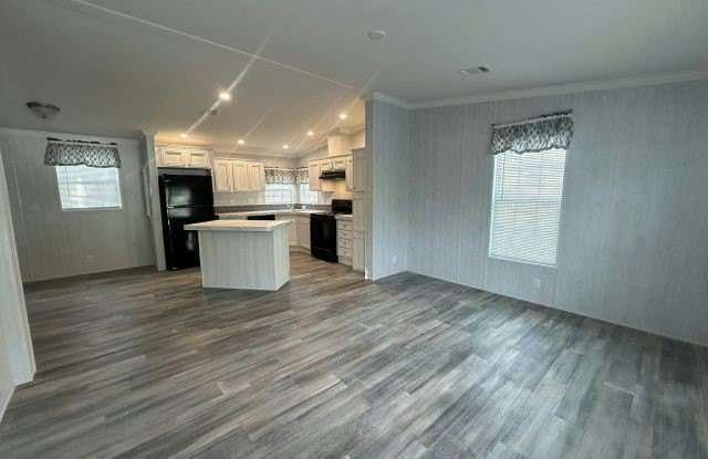 1648 Coldwell St Gallery 3