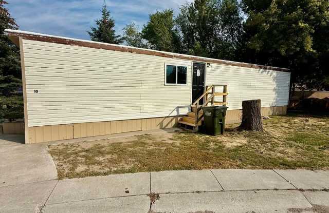 Completely renovated 2 bed, 1 bath trailer home in north Pocatello. Gallery 1