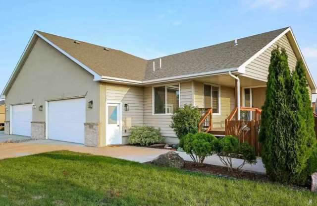 South Sioux Falls 3BR Twin Home | Main Floor Living & Finished Lower Level! photos photos