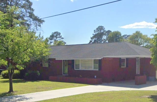 2305 Kenan Avenue - 2305 North Kenan Avenue, Lumberton, NC 28358
