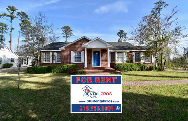 Spacious 3 Bed 2 Bath Home in Ruston - 1502 Shelor Drive, Ruston, LA 71270