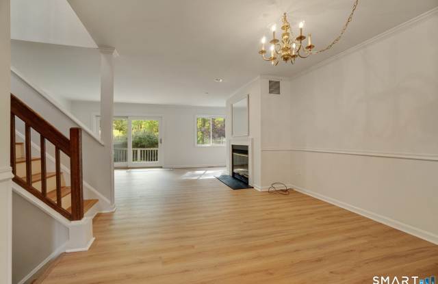 12 Boulevard Drive Gallery 3