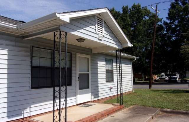 1825 India Hook Road Gallery 1