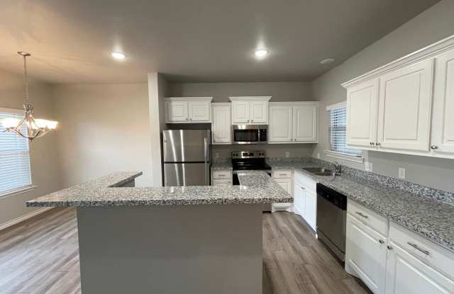 FABULOUS TOWNHOME IN NW LUBBOCK - 3B/3.5B/2G Gallery 4