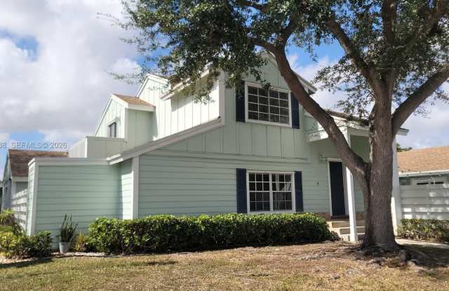 13792 SW 149th Cir Ln - 13792 Southwest 149th Circle Lane, Country Walk, FL 33186