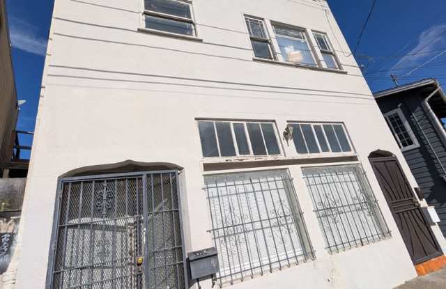 Spacious 2 bedroom-Washer & Dryer Hook up-Brand New Appliances Gallery 1