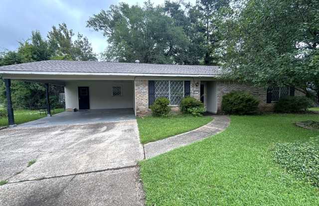 Corner lot in Southern Hills... Lawn included with rent. photos photos