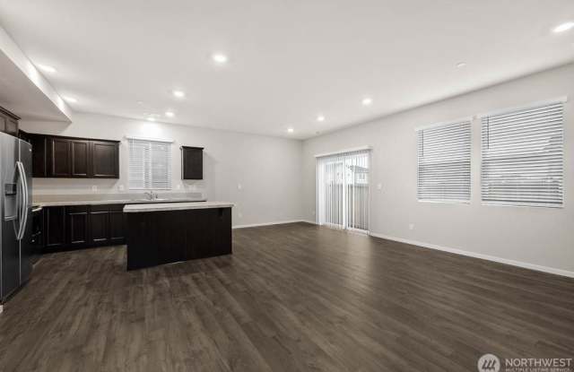 18772 Lipoma Pl E Gallery 3