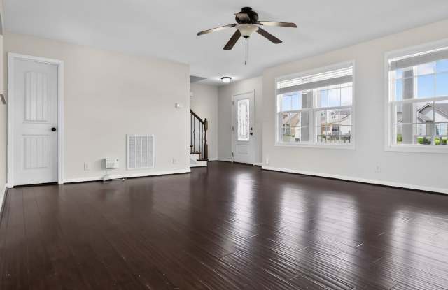 Pet Friendly Three Bedroom with Bonus! Gallery 4