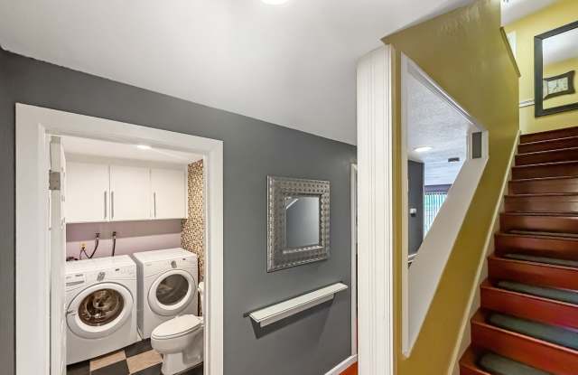 Townhouse-Style Condo for Rent | 7815 218th St SW #113, Edmonds, WA Gallery 4