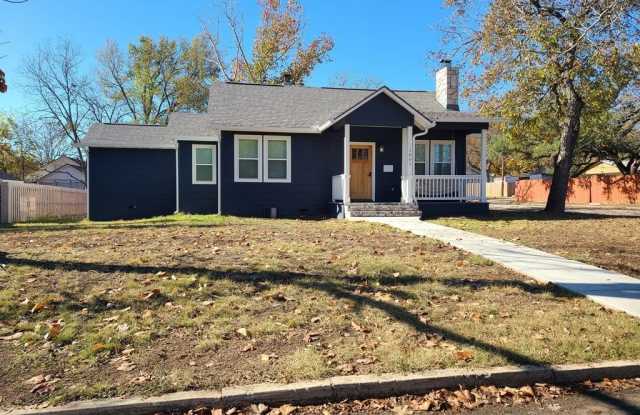 1001 Prescott St - 1001 Prescott Street, Kerrville, TX 78028