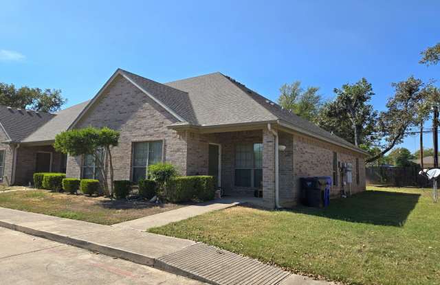 3/2 Fourplex in Castle Heights photos photos