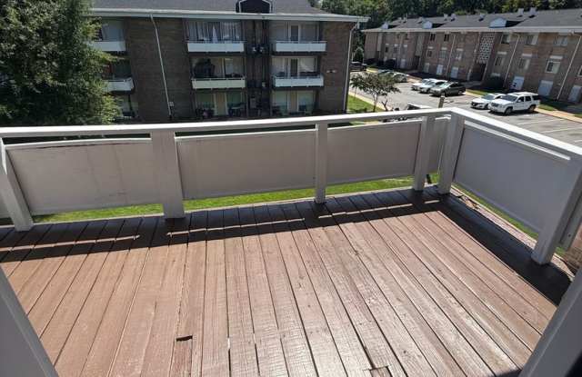 Amazing 2 bedroom/ 1 Bathroom unit with plenty natural light Gallery 4