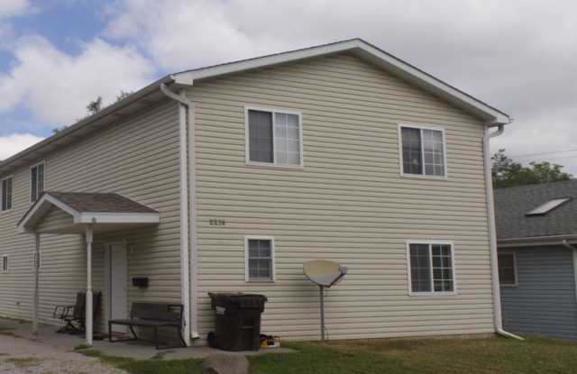 2276 Holdrege - 2276 Holdrege Street, Lincoln, NE 68503