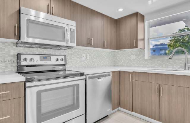 9373 Fontainebleau Blvd photos photos