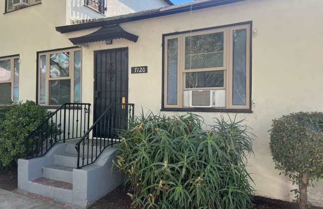 7118 Willoughby Ave photos photos