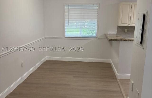1251 SE 28th Ct Gallery 3