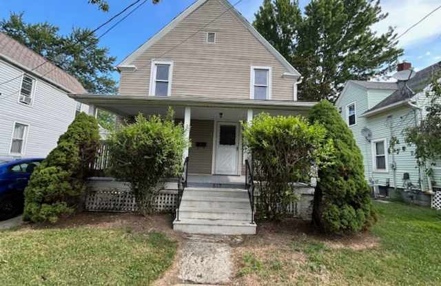 3 Bed - 1 Bath Single Family Home in Elyria - 517 Dewey Avenue, Elyria, OH 44035