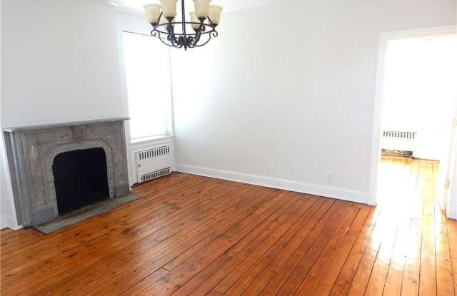 5 N Washington Street unit: 2 photos photos