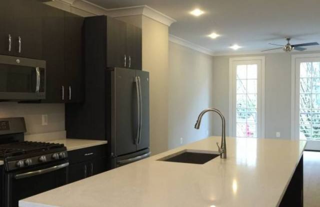 912 N. Buchanan Court Gallery 2