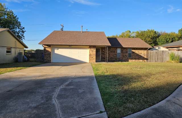 (3)Bed/(2) Bath with Shelter Avail NOW! Pet Negotiable. - 1927 Wilmington Court, Norman, OK 73071