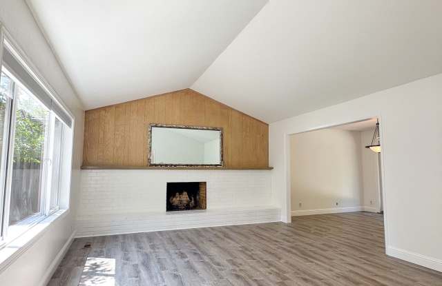 Lovely Willow Glen Home with beautiful yard! Gallery 3