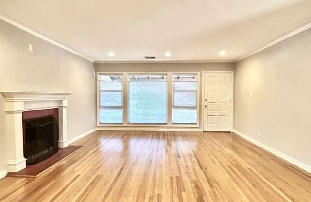 Beautiful, 2 Bedroom, 1 Bathroom, Home in Redwood City Available NOW! Gallery 3