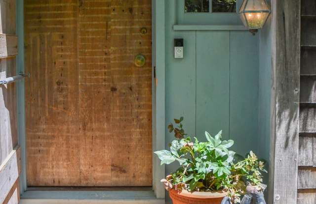 13 Hampton Lane Gallery 2