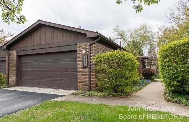 2520 Traver Boulevard photos photos