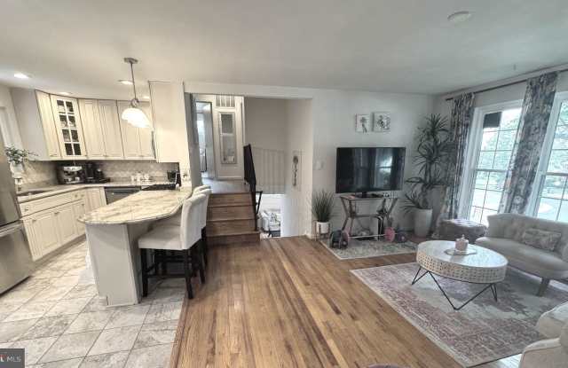 5610 IONA WAY photos photos