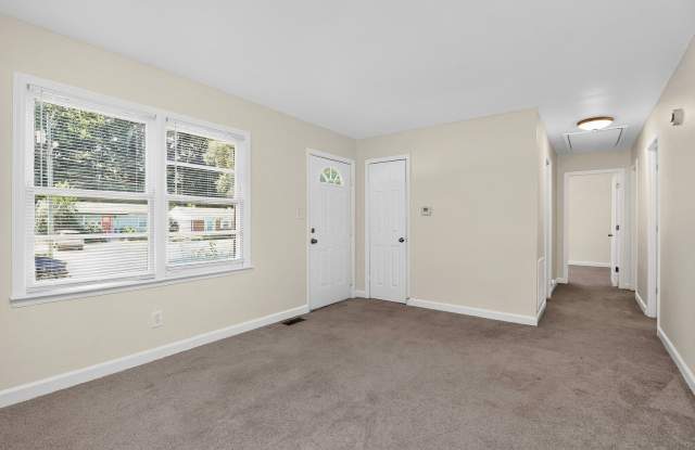 Adorable Three Bedroom Brick Home! Gallery 4