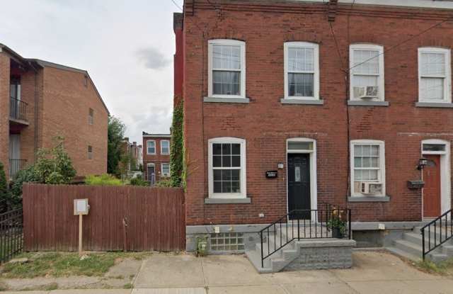 4635 Plummer St photos photos