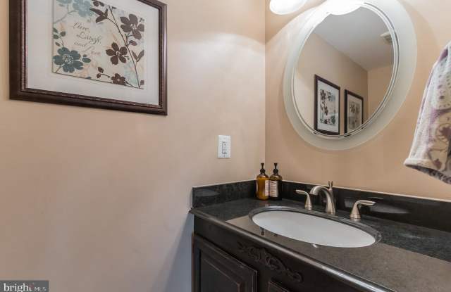 6027 CROMWELL PLACE Gallery 4