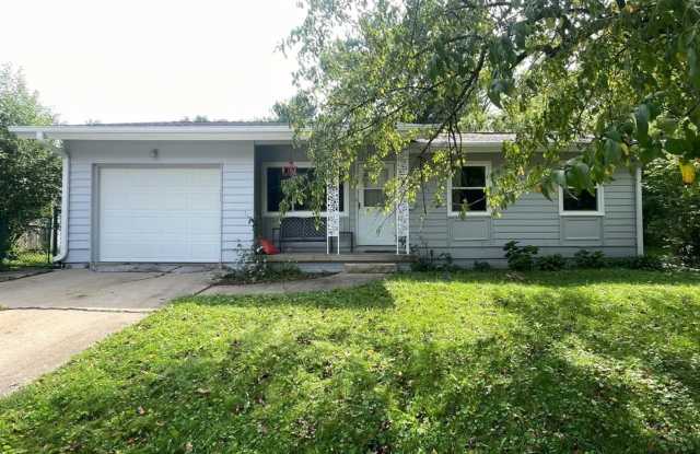 Single Family House for Rent, 3 bedrooms upstairs, 4th bedroom in basement, available 9/1/25 photos photos