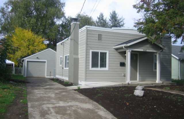 Single Level Home in Salem with Detached Garage! ~ 1065 Garnet photos photos