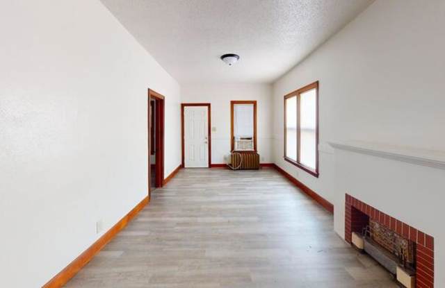 108 2nd Street Northwest Gallery 3