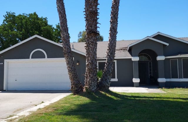 725 Naples St - 725 Naples Street, Lemoore, CA 93245