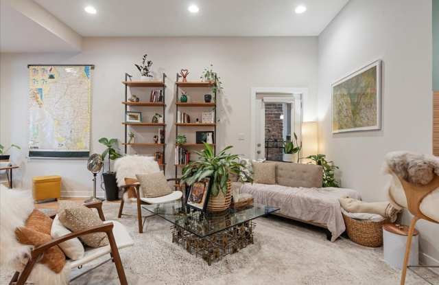 4842 N Damen Avenue Gallery 3