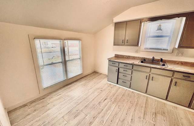 Cozy north end home with big back yard Gallery 4