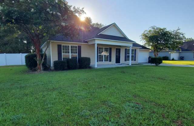 Welcome to Serene Living: Spacious Home on a .61 Acre Lot near Moody Airforce Base photos photos