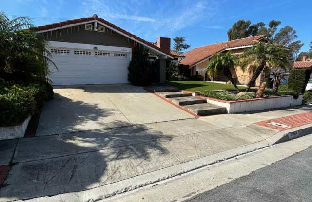 Beautiful 3 Bedroom, 2 Bathroom House w/ a Pool For Rent in Mission Viejo! photos photos