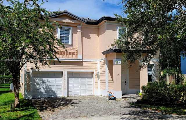 285 NE 32nd Ter photos photos