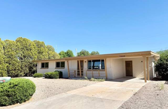 4BR/2BA/2CP, 1698 sq.ft. rental in Sierra Vista, AZ photos photos