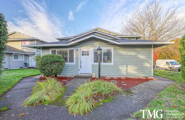 Great 2 Bed 1 Bath NE Gresham Condo - Water/Sewer/Garbage Included!! - 1585 Northeast Kane Drive, Gresham, OR 97030