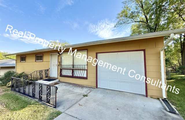 Charming 3-Bed Home with Fenced Yard  Garage photos photos